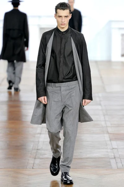 Look 10